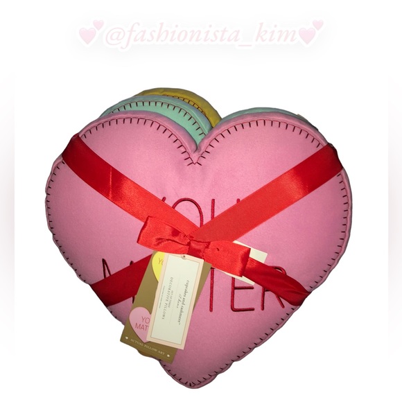 🖨️ Cashmere and cupcakes Valentine’s Day pillows - Picture 2 of 14